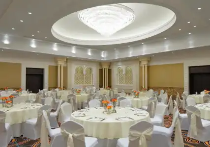 Sheraton Sharjah Beach Resort & Spa - 17