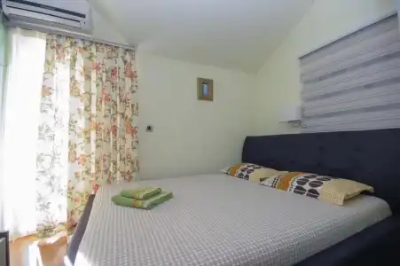 Villa Dragana with Heading Swimming Pool and Parking - 34