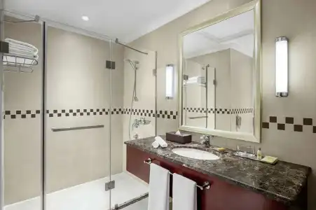 DoubleTree by Hilton - 14