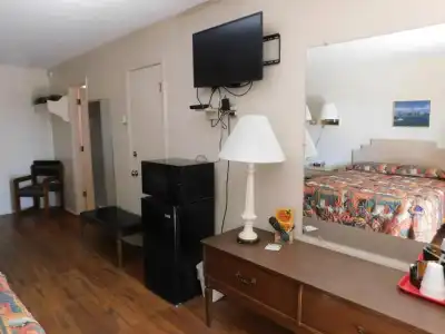 Royal Host Motel - 81