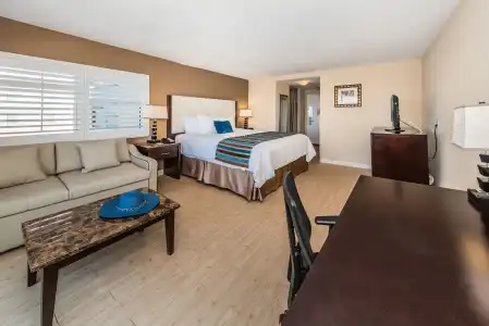 DreamView Beachfront & Resort - 6
