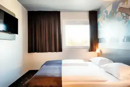 Moxy Berlin Airport - 53