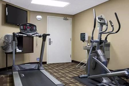 MainStay Suites Bismarck - 16