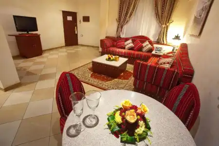 Al Liwan Suites - 14