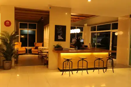 The Royal Bee Apart - 14