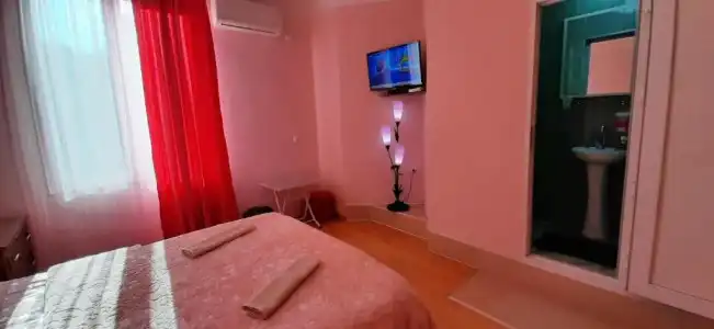 Guesthouse Next to Beach - 37