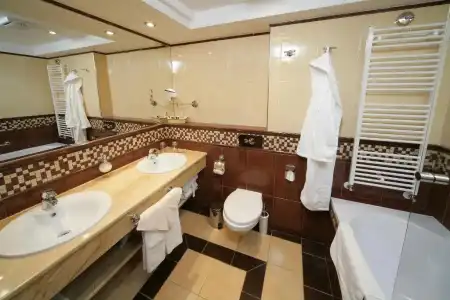 Residence & Club - 42