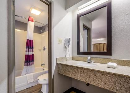 Red Roof Inn Lexington - 8