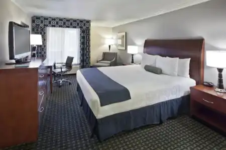 Best Western Plus Marina Shores - 40