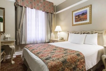 Funky Pool Side Cabana in Dtphx - 30