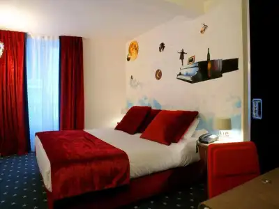 Hôtel du Triangle d'Or - 50