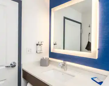 Holiday Inn Express & Suites Louisville Downtown by IHG - 8