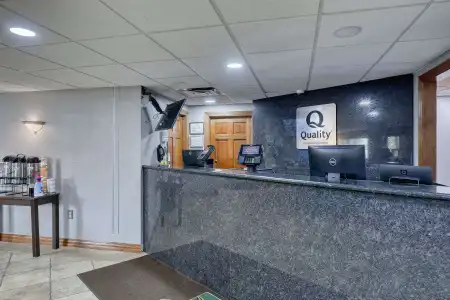 Quality Inn & Suites Green Bay Downtown - 1