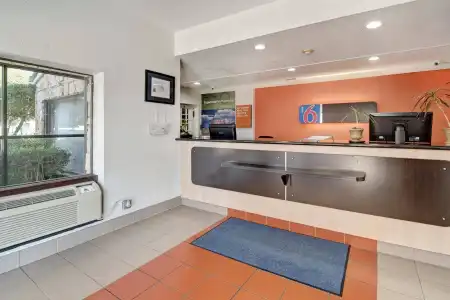 Motel 6 Dallas, TX - Forest Lane - 5
