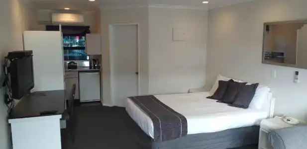 Shadzz Motel - 76
