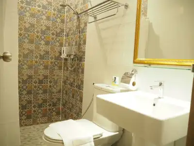 The Luna Hostel - 8