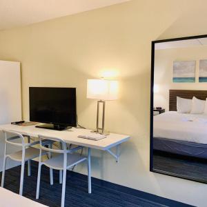 Seven Gables Inn - 19