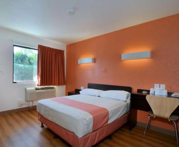 Motel 6 Laredo, TX - South - 2