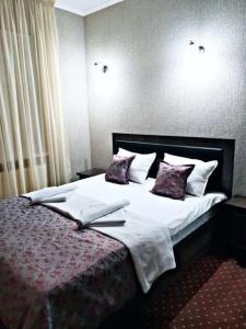 Status House - 20