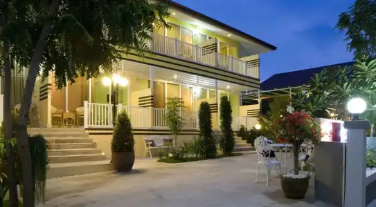 At Koh Larn Resort - 17