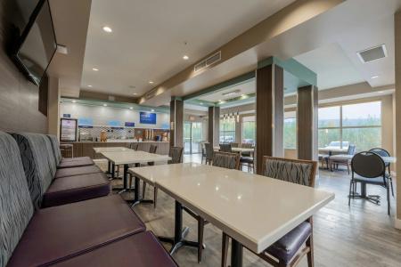 Holiday Inn Express Golden-Kicking Horse by IHG - 22