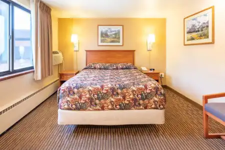 Rabbit Ears Motel - 1