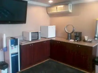 Hometel Suites - 15