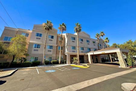 Baymont by Wyndham Phoenix North - 9