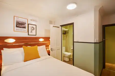 Huttons, Victoria London - 2