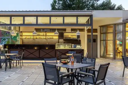 Oasis Apartments - 13