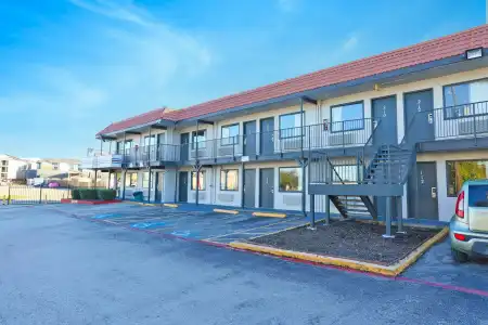 Super 7 Inn Dallas Near Duncanville - 17