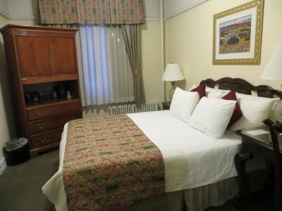 Funky Pool Side Cabana in Dtphx - 9