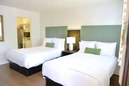 Crown City Inn - 32