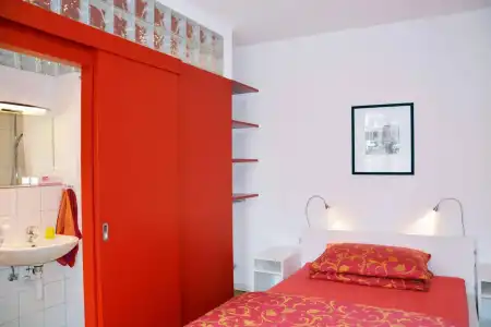 Unique Serviced Living at Airport Line - 3