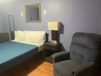 Hillside Motel - 45