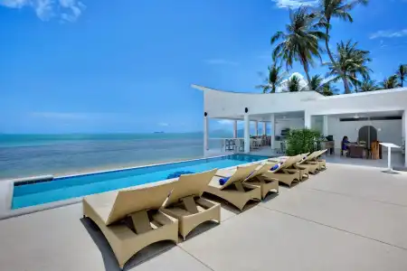La Perle Luxury Boutique - 13