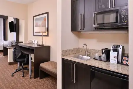 Holiday Inn Express & Suites Topeka West I-70 Wanamaker by IHG - 65
