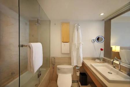 Trident, Nariman Point, Mumbai - 54