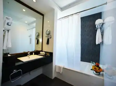 Ramada by Wyndham Abu Dhabi Corniche - 28