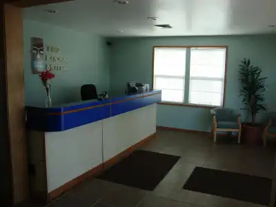 Pine Tree Inn - 10