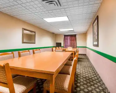 Quality Inn And Suites Lethbridge - 15