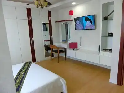 The Heli Boutique - 112
