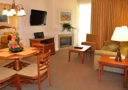 Club De Soleil All-Suite Resort - 3