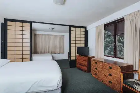 Royal Grove Waikiki - 59