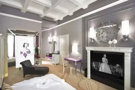 Aria Budapest by Library Collection - 72