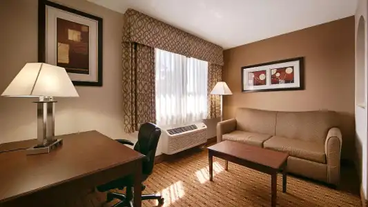 Best Western Plus Burlington Inn & Suites - 40