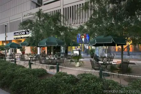 DoubleTree by Hilton Tallahassee - 15