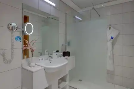 Tryp by Wyndham Abu Dhabi City Center - 17