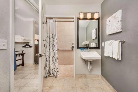 Best Western Plus Milwaukee West - 65