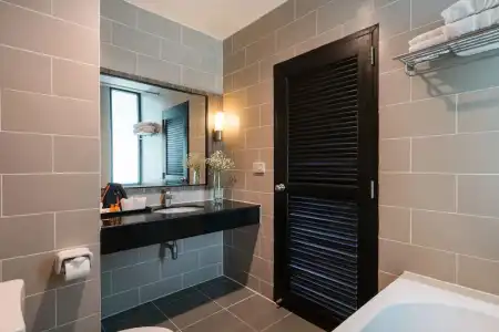J Residence - 180